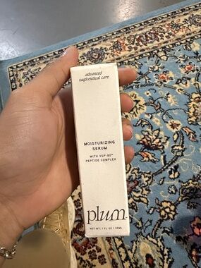 Plum Moisturizing Serum - White